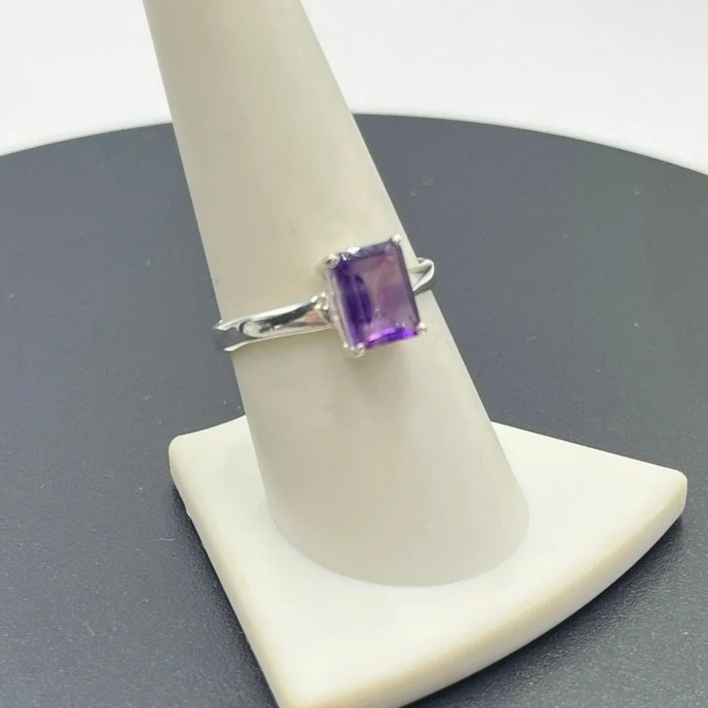 Sterling Silver Natural Emerald Cut Purple Amethyst Solitaire Ring Size 8.25‎